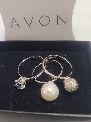 Avon set of 3 adjustable rings