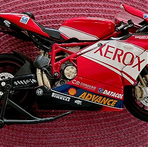 Μινιατούρα MotoGp Ducati 999 Desmo σε κλίμακα 1/12