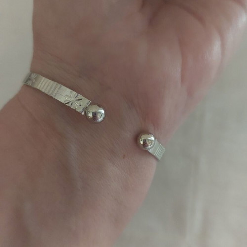 Bracelet from stainless steel like new, thin and lightweight, silver color