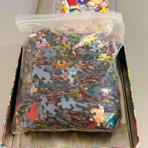 Cookie Party puzzle new with 1000 pieces in metal tin