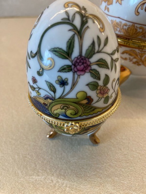Decorative eggs like new