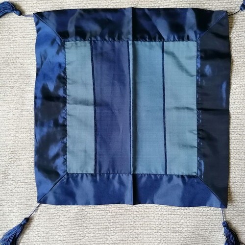 Set of 2 pillowcases 45x45 cm zipper and 40x40 cm checkered with tassels like new