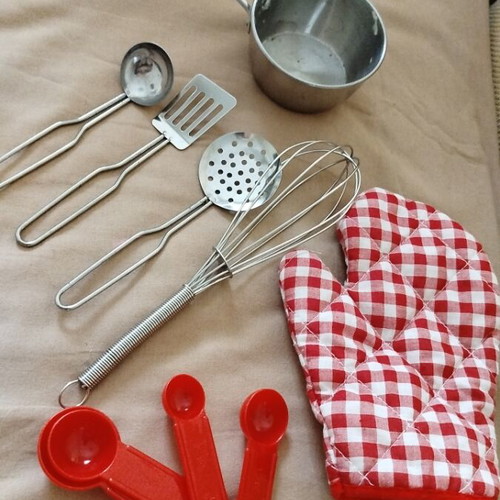 Kitchen set for small housekeepers like new