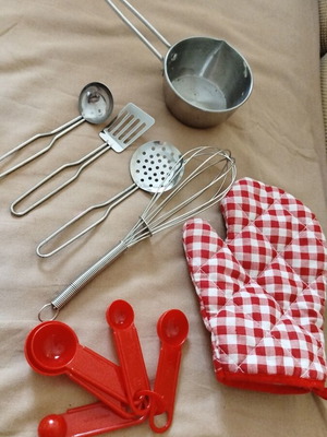Kitchen set for small housekeepers like new