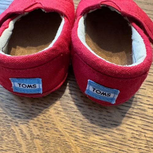 Toms baby shoes size 17.5 like new, 6-12 months