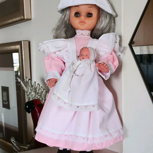 Vintage doll with baby in excellent condition, 1970s, 36 cm tall