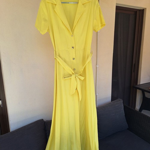 Yellow maxi dress with buttons and belt like new
