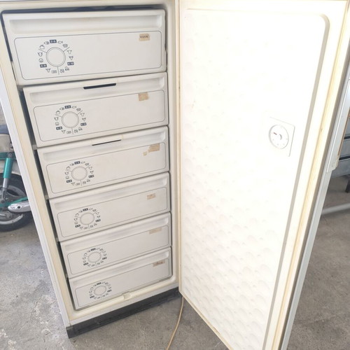 Siemens freezer used with six drawers