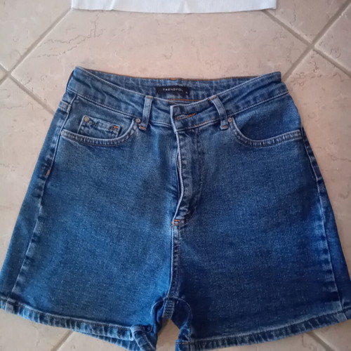 Set with blue denim shorts like new