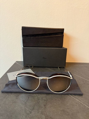 Dior sunglasses like new, white and black metal mirror