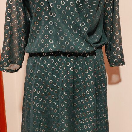 Nuance emerald dress size 40 with gold rings pattern