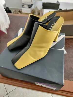 Leather Zara mules in black and yellow, like new