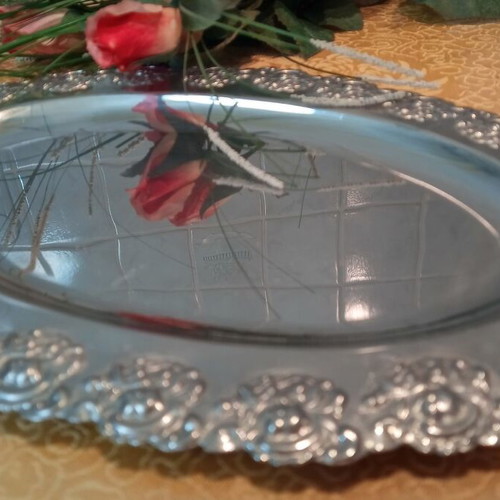 Silver-plated tray with flowers like new