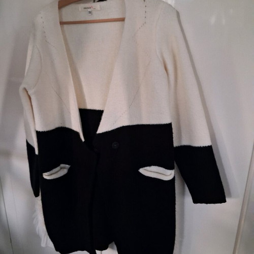 Coat like new, black and white, size XL