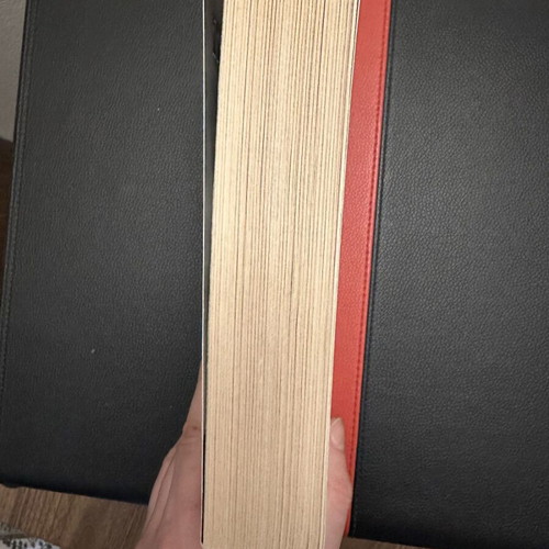 Divergent paperback like new, Veronica Roth, dystopian novel