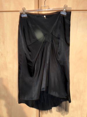 Ziczac Black Satin Skirt Size S like new
