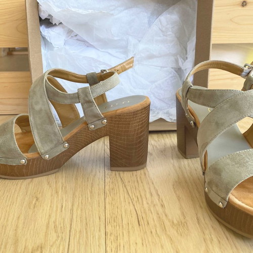 Unisa sandals with wooden heel, grey khaki suede, size 40
