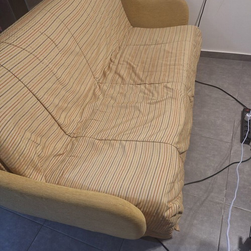 Italian three-seater sofa like new with excellent quality and design