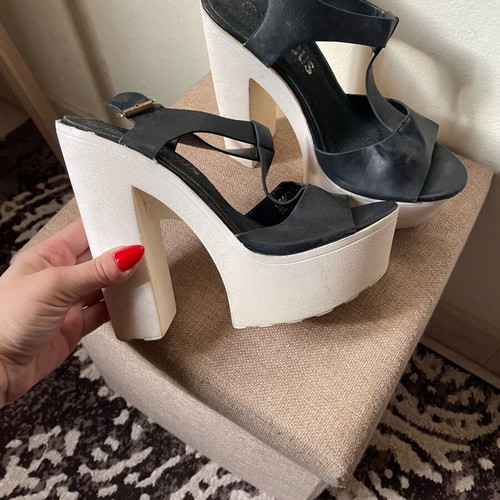 Famous sandals size 38 used, black and white