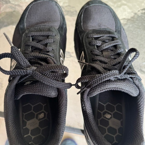 New Balance athletic shoes used, size 42, black