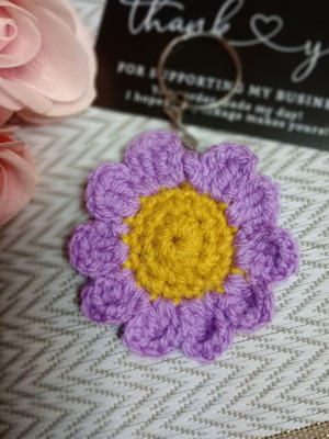 Daisy keychain handmade knitted new