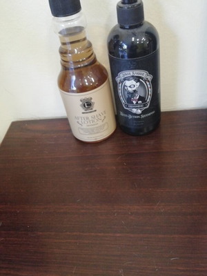 Men's grooming set with shampoo and after shave
