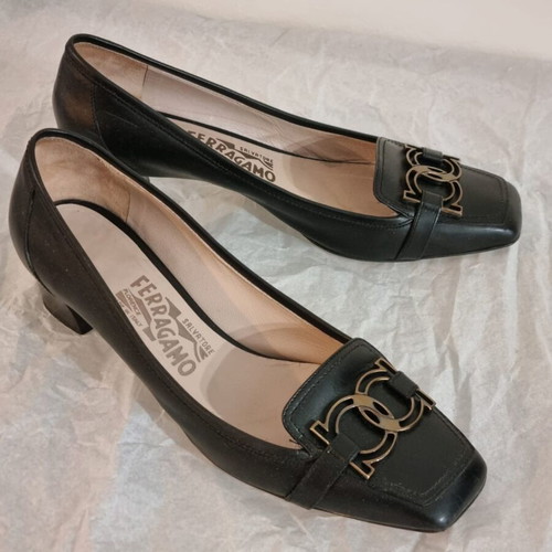 Salvatore Ferragamo shoes size 38.5 used, black pumps
