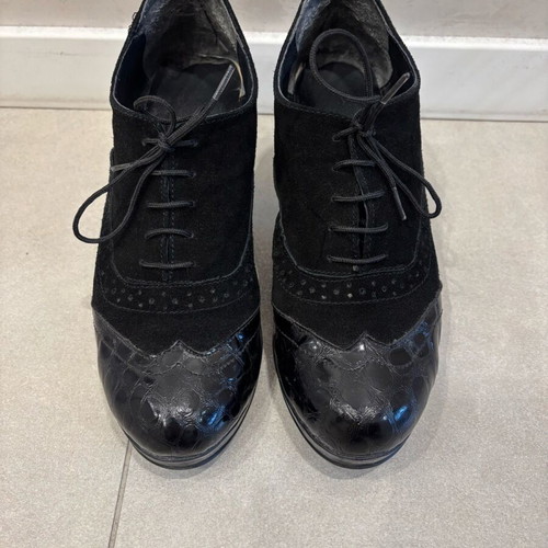 Closed heeled shoes used, size 39, eco leather and suede
