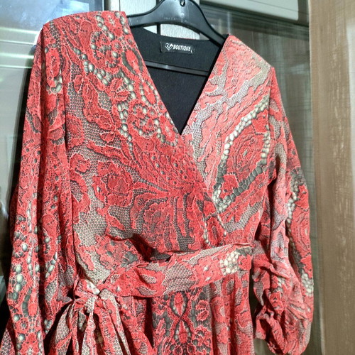 Red wrap dress like new, midi with belt and removable pads