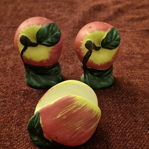 Salt and pepper set with napkin holder like new