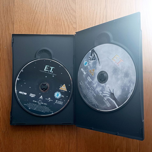E.T. The Extra Terrestrial DVD used, 3 discs, no Greek subtitles