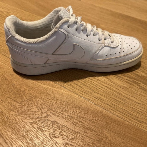 Nike Court Vision Low σαν καινούργιο, άσπρα αθλητικά παπούτσια μέγεθος 41