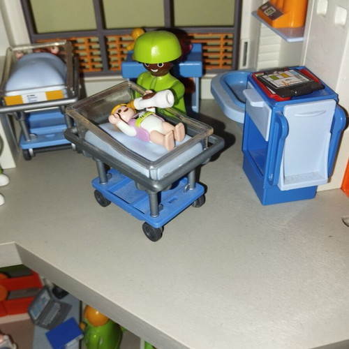 Playmobil large pediatric clinic with ambulance and rescue helicopter like new