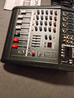 Vonyx AM5A self-powered mixer 2×500W new