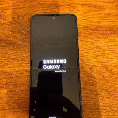 Samsung Galaxy Z Flip 4 μεταχειρισμένο με ελάττωμα για ανταλλακτικά