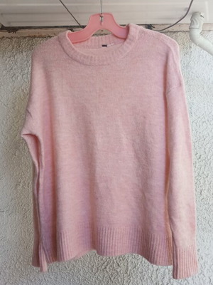 Women's pink pullover like new, size M