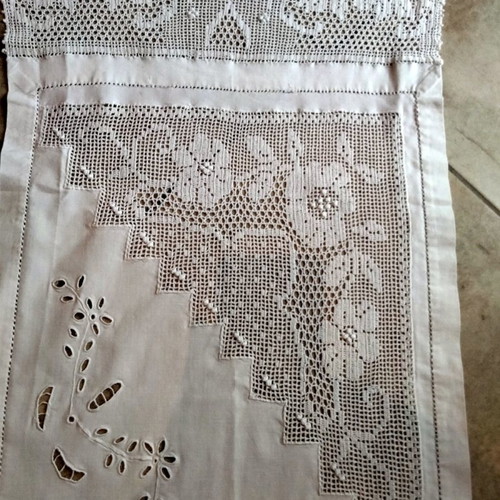 Handmade table runner with knitted corners and cutwork on frame, size 150x50
