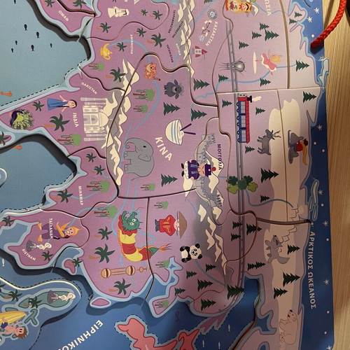 Magnetic World Map puzzle like new, 45cm x 75cm, missing Japan piece