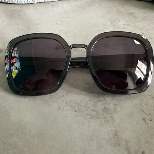 Mati Mati sunglasses like new, black