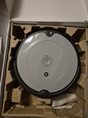 iRobot Roomba 698 робот прахосмукачка