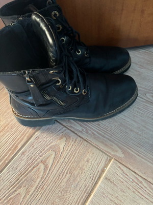 Γυναικεία μποτάκια Carmela Footwear δερμάτινα σαν καινούργια, μαύρα 38
