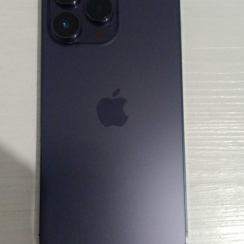 iPhone 14 Pro Max 128GB used with 3 cases and 3 screen protectors