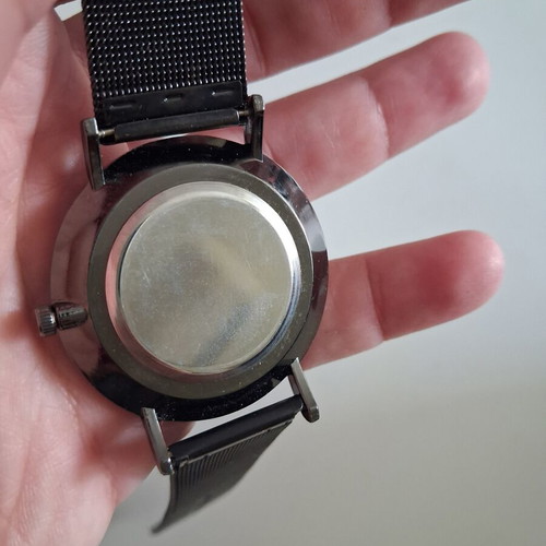 Geneva wristwatch used with black mesh metal strap