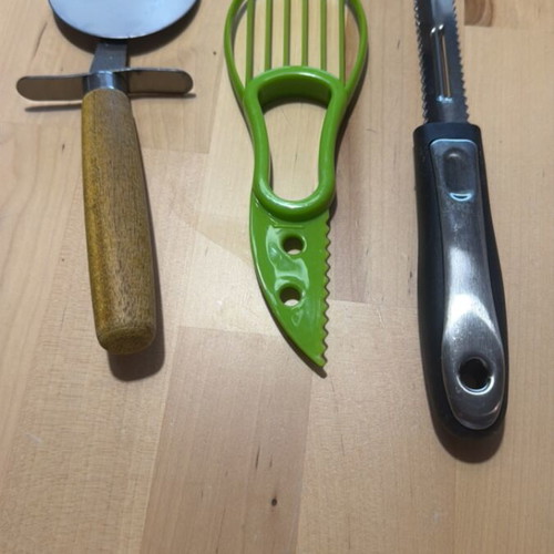 Kitchen tools new with inox peeler, pizza cutter and avocado & kiwi cutter