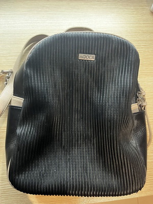 Doca backpack like new, black and beige