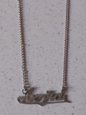 Silver necklace with name like new