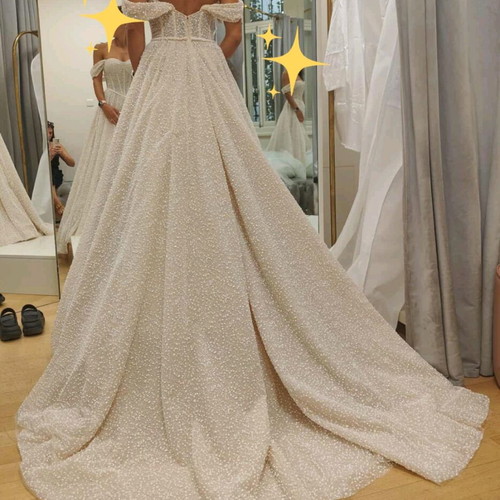 Primalicia wedding dress like new with detachable sleeves and train