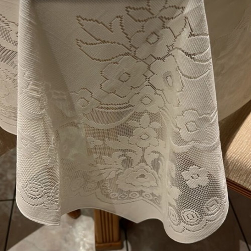 Tablecloth like new 2.20 by 1.40