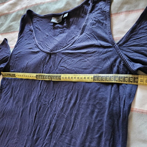 T-shirt with shoulder cut-outs like new, size L, blue