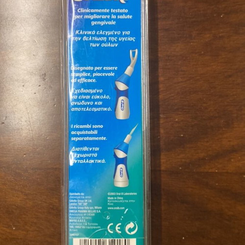 Oral-B dental floss device with 3 toothpicks new